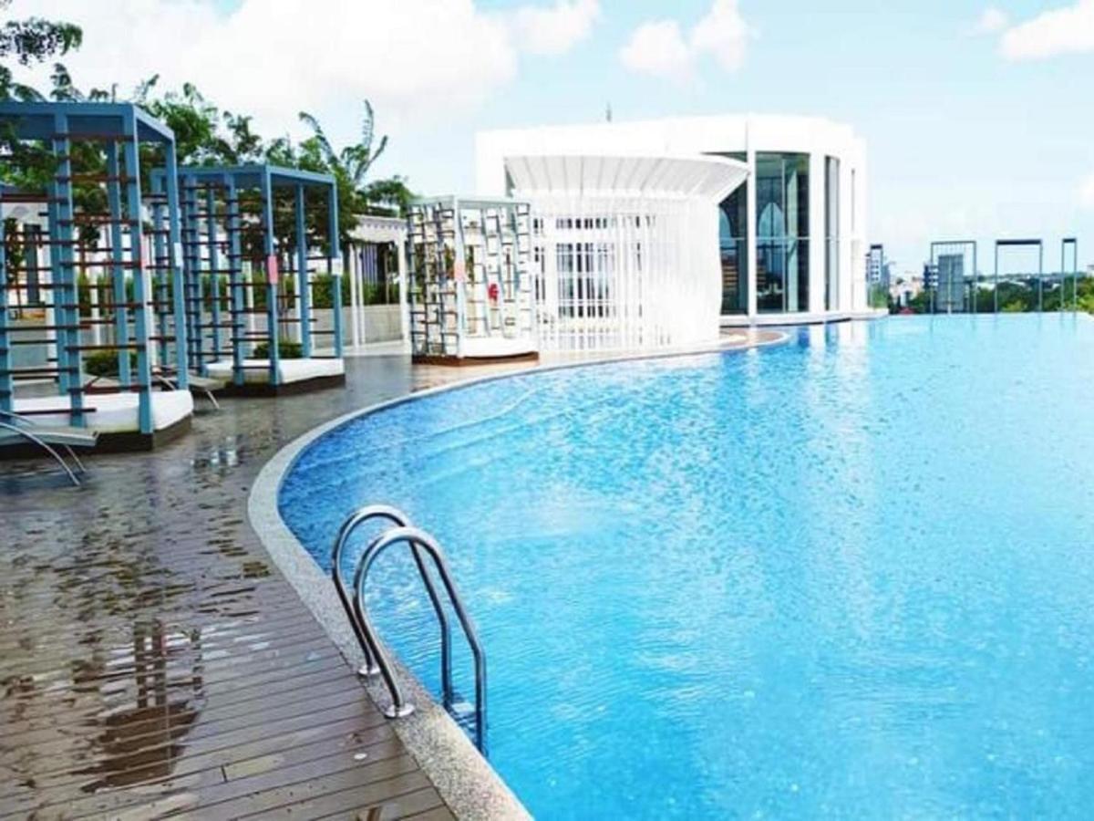 Zulanie Suite Troika Residence, Spacious And Cozy With Pool, Free Wifi & Netflix In Golden Triangle Of Kota Bharu Exterior photo
