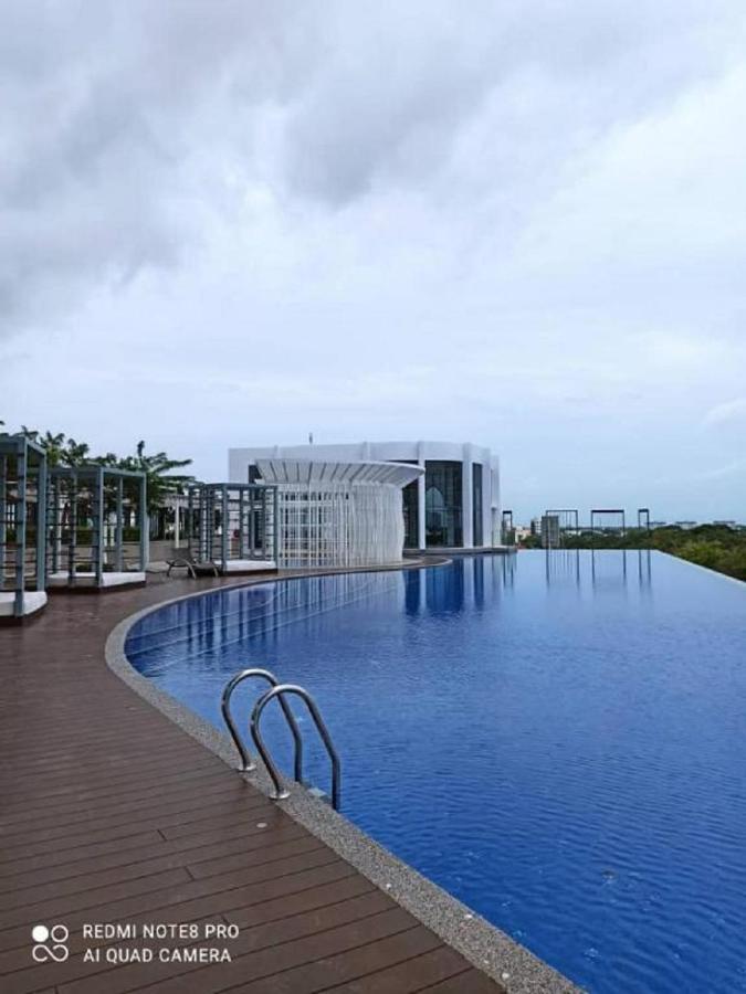 Zulanie Suite Troika Residence, Spacious And Cozy With Pool, Free Wifi & Netflix In Golden Triangle Of Kota Bharu Exterior photo