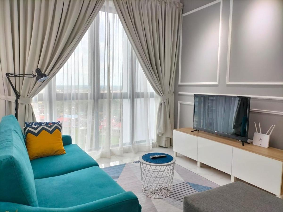 Zulanie Suite Troika Residence, Spacious And Cozy With Pool, Free Wifi & Netflix In Golden Triangle Of Kota Bharu Exterior photo
