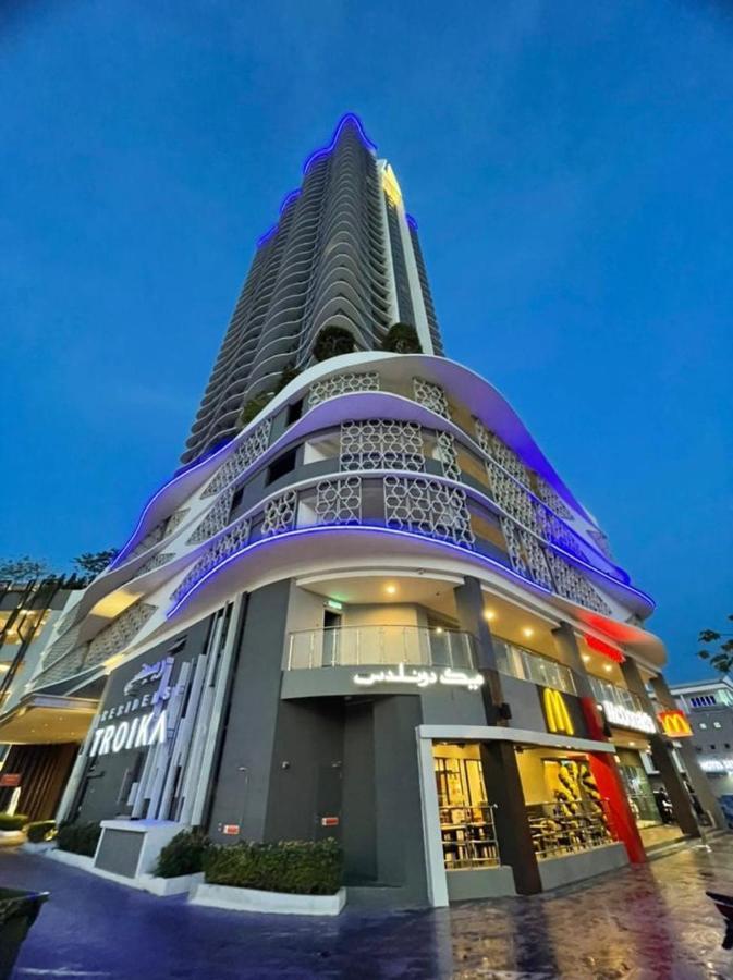 Zulanie Suite Troika Residence, Spacious And Cozy With Pool, Free Wifi & Netflix In Golden Triangle Of Kota Bharu Exterior photo