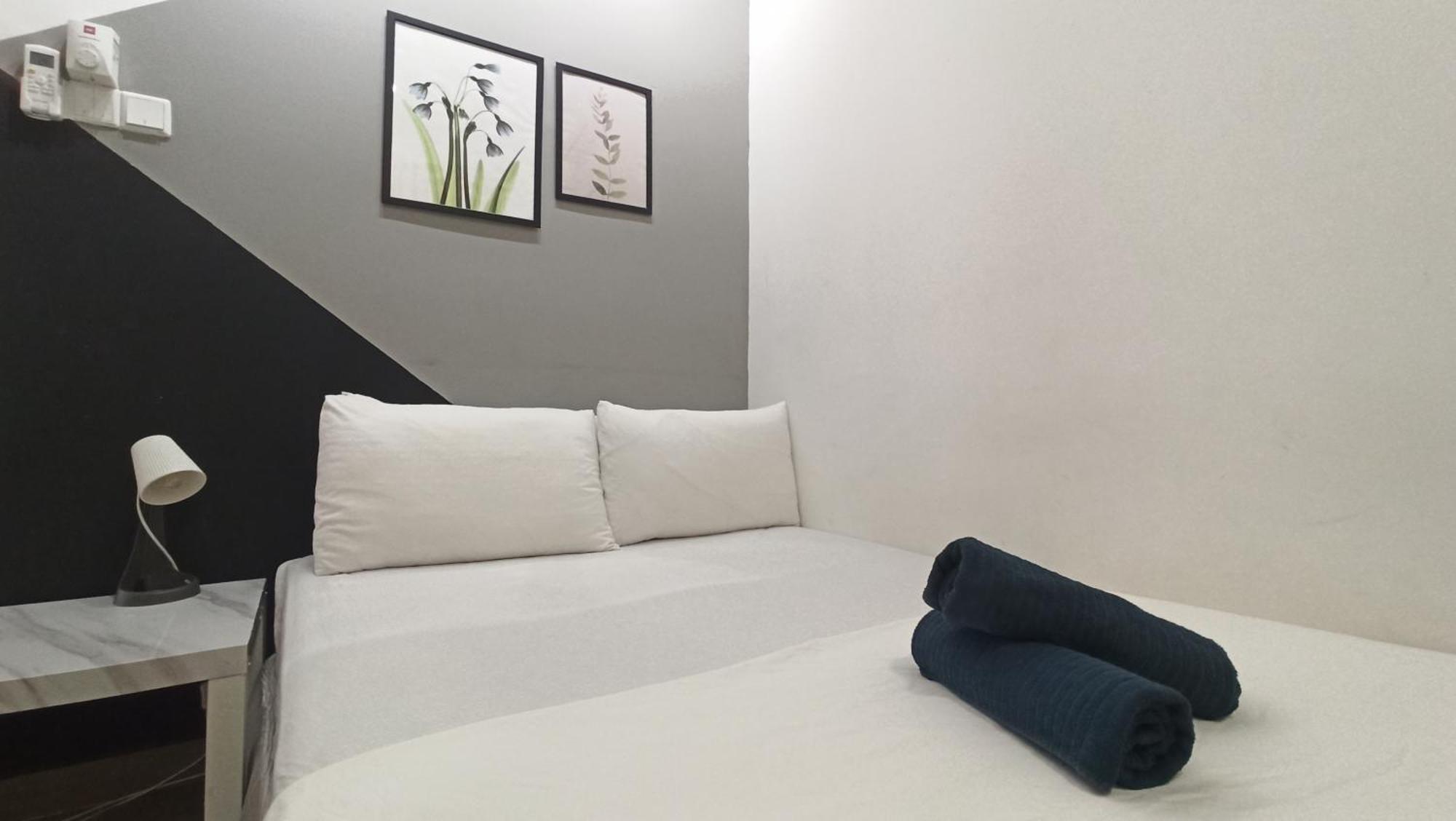 Zulanie Suite Troika Residence, Spacious And Cozy With Pool, Free Wifi & Netflix In Golden Triangle Of Kota Bharu Room photo