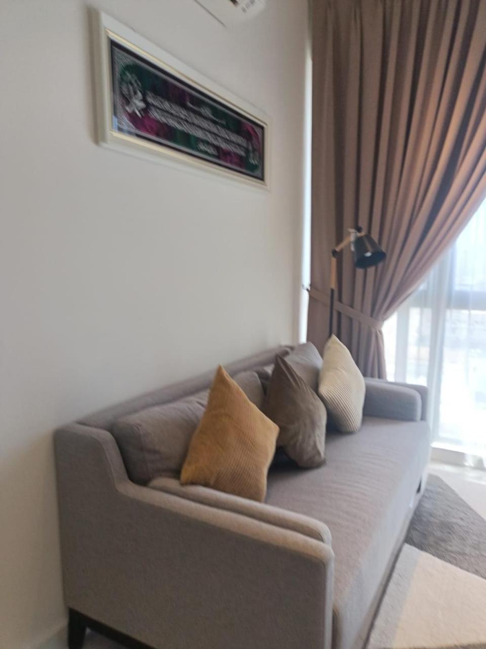 Zulanie Suite Troika Residence, Spacious And Cozy With Pool, Free Wifi & Netflix In Golden Triangle Of Kota Bharu Room photo