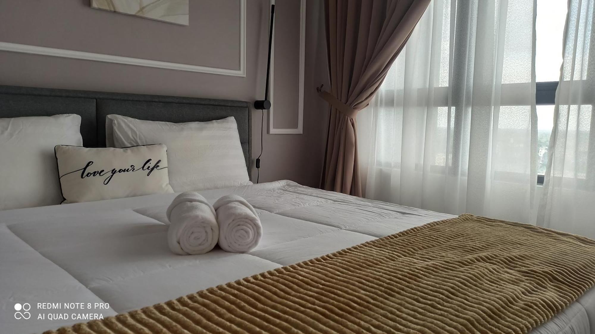 Zulanie Suite Troika Residence, Spacious And Cozy With Pool, Free Wifi & Netflix In Golden Triangle Of Kota Bharu Exterior photo